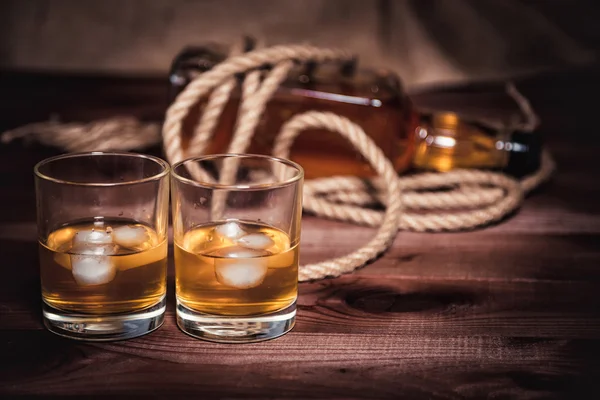 Whisky åldras elit alkohol på trä bakgrund — Stockfoto
