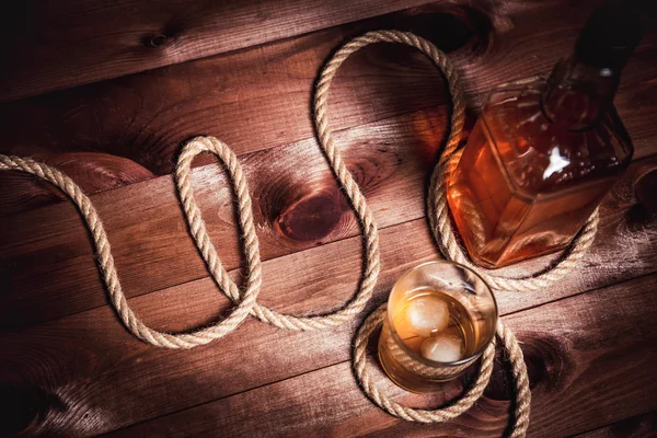 Whiskey gealterten Elite-Alkohol auf Holz Hintergrund — Stockfoto