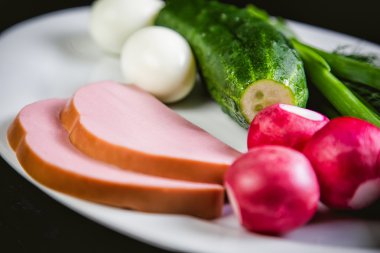 Madde? Karma ve yemek için lezzetli salata