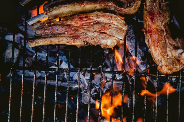 Vlees, barbecue, barbecue menu, varkensribbetjes — Stockfoto
