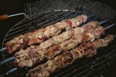 et mangal, Barbekü, kebap yemek