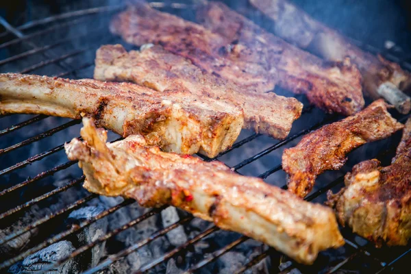 Vlees, barbecue, barbecue menu, varkensribbetjes — Stockfoto