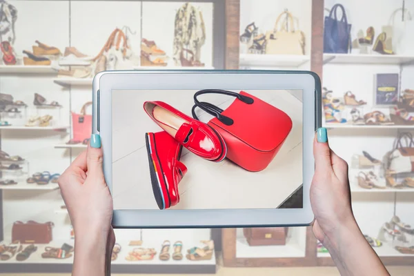 Tienda online, tienda online zapatos de mujer, pedido a través de Internet — Foto de Stock
