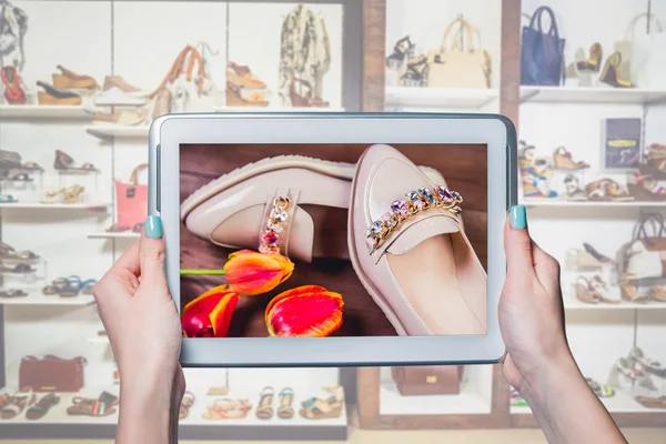 オンライン ショップ、オンライン ストアの女性の靴、インターネットを通じて注文 — ストック写真