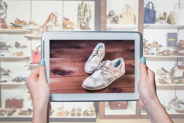 Kadın Ayakkabı online, sipariş Internet üzerinden alışveriş — Stok fotoğraf