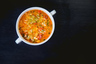 bir tabak bir restoranda lezzetli çorba