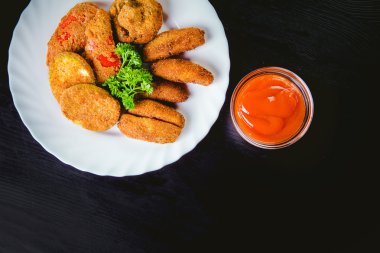 sebze derin kızarmış, ketçap lezzetli Fransız kızartması