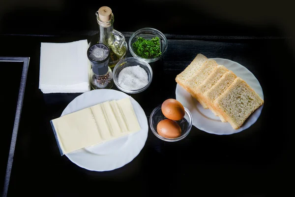 Tostadas de cocina con queso, delicioso desayuno — Foto de Stock