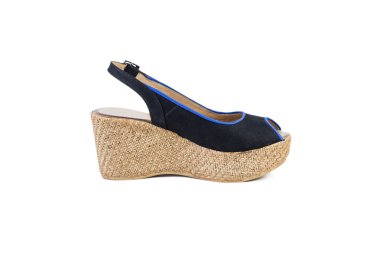 Kadın kırmızı sandalet beyaz bir arka planda, online alışveriş