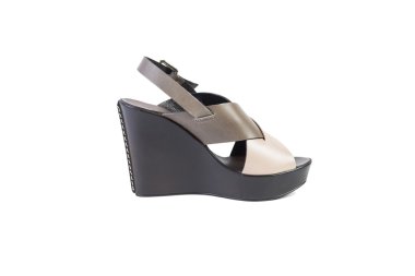 Kadın kırmızı sandalet beyaz bir arka planda, online alışveriş