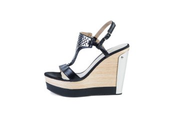 Kadın kırmızı sandalet beyaz bir arka planda, online alışveriş