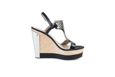 Kadın kırmızı sandalet beyaz bir arka planda, online alışveriş