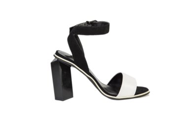 Yüksek topuklu ayakkabılar, online satış ile sandaletler