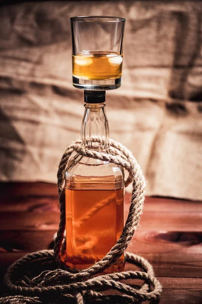 Bourbon whisky rum in een glas met ijs — Stockfoto