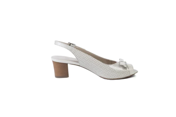 Γυναικεία παπούτσια σε ένα λευκό φόντο σε απευθείας σύνδεση πώληση — Φωτογραφία Αρχείου