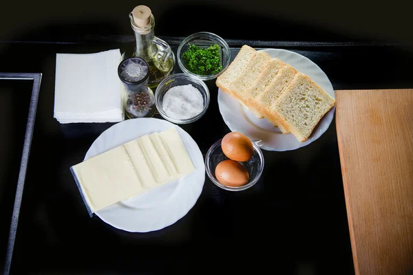 Tostadas de cocina con queso, delicioso desayuno — Foto de Stock