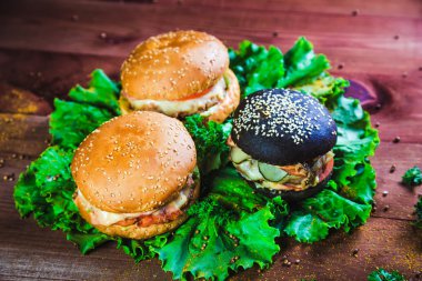 Hamburger ahşap zemin, üç hamburger