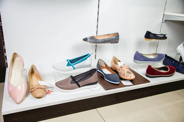 Venta de zapatos a descuento zapatos de mujer — Foto de Stock