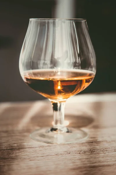 Verre Cognac Élite Sur Bar — Photo