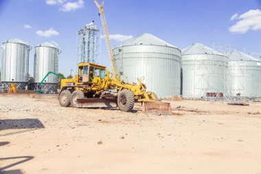 buldozer gibi bir şantiyeye arazi