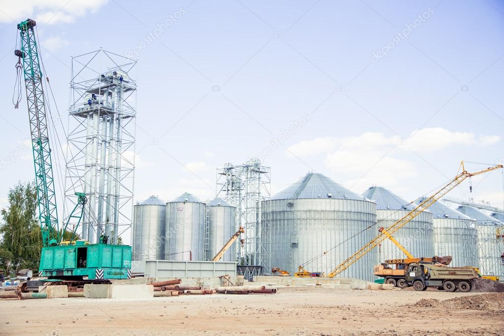 Construction site elevator, granary