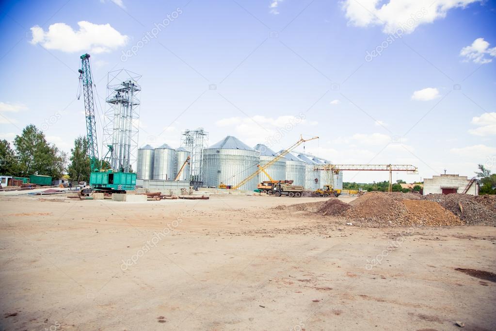 Construction site elevator, granary