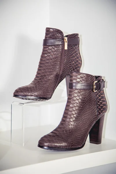 Botas de otoño para mujer, zapatos italianos con estilo —  Fotos de Stock