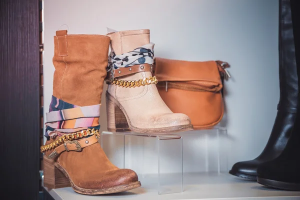 Autumn women's boots lying on the shelf — Stock Photo, Image