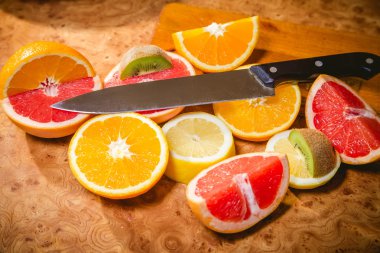 meyve salatası, dilimlenmiş meyve, kivi, portakal, limon, greyfurt