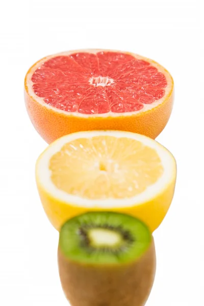 Fruta de pedestal, fruta ligera, kiwi, pomelo, limón — Foto de Stock