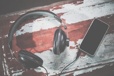 kulaklık ve telefonu vintage fotoğraf, müzik dinlemek