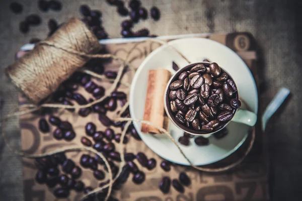 Csésze kávé babot, a zsákvászon — Stock Fotó