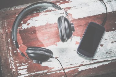 kulaklık ve telefonu vintage fotoğraf, müzik dinlemek