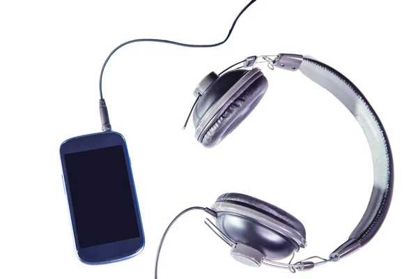Telefone e fones de ouvido em um fundo branco — Fotografia de Stock