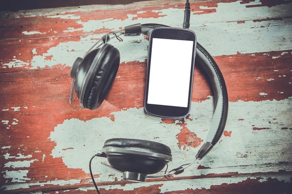 Kulaklık ve telefonu vintage fotoğraf, müzik dinlemek — Stok fotoğraf