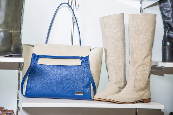 Yaz-yüksek bot ve bir çanta