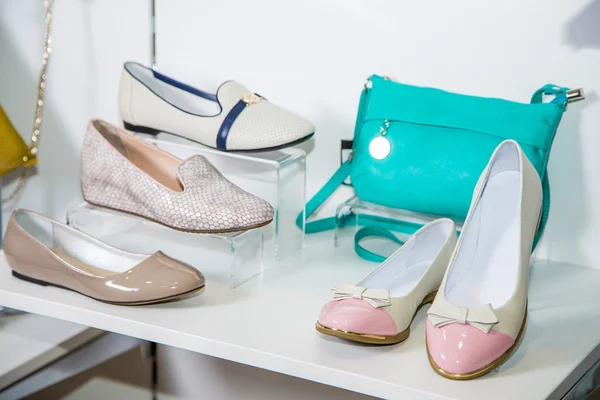 Kadın bale daireler rafta yeni koleksiyonu vardır