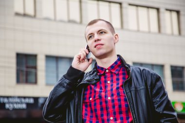 Evet, iş konuşma adam