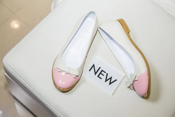 Female ballet flats are on the shelf, the new collection — Stock Photo, Image