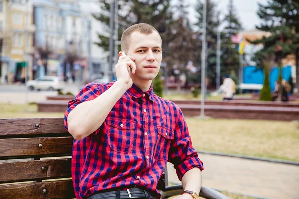 Mann telefoniert, Geschäftsgespräch — Stockfoto