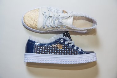Rhinestones, kadın ayakkabısı ile şık Ayakkabı