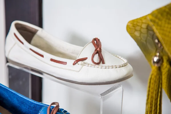 Female ballet flats are on the shelf, the new collection — Stock Photo, Image