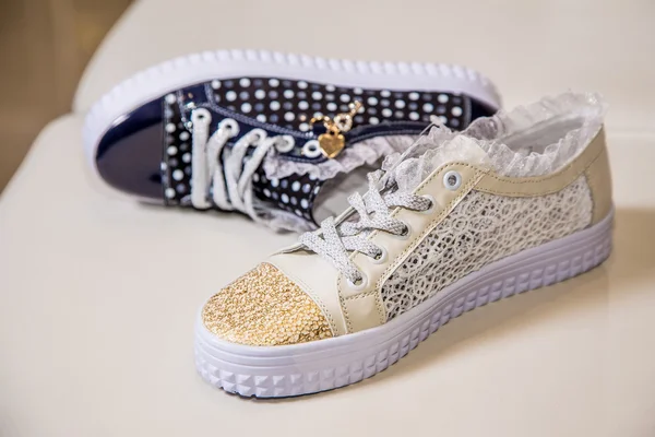 Chaussures élégantes avec strass, chaussures pour femmes — Photo