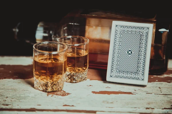 Whiskey und die beste Kombination aus Poker — Stockfoto