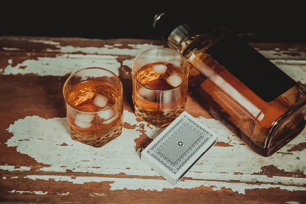 Whisky i najlepsze połączenie gry w pokera — Zdjęcie stockowe