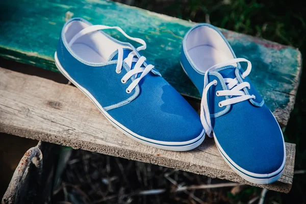 Mocasines de hombre sobre tabla texturizada — Foto de Stock