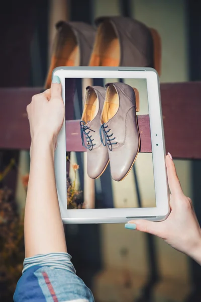Venta online, comprar zapatos en línea — Foto de Stock