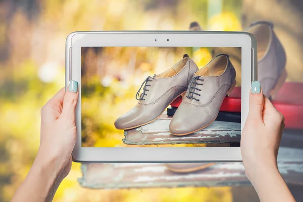 Tienda zapatos de mujer en línea — Foto de Stock