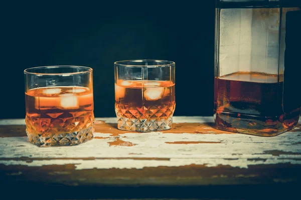 Whiskey on the rocks, vintage photos, booze culture — Stock Photo, Image