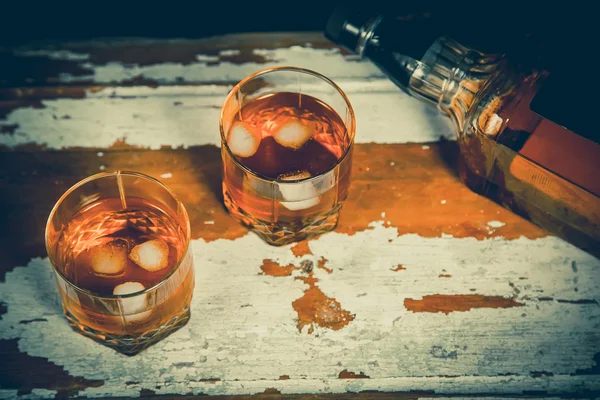 Whisky auf den Felsen, Jahrgangsfotos, Schnapskultur — Stockfoto